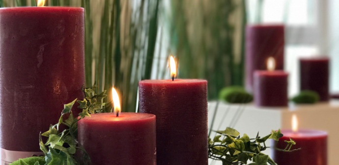 Kerzen im Bestattungsunternehmen Hanrieder